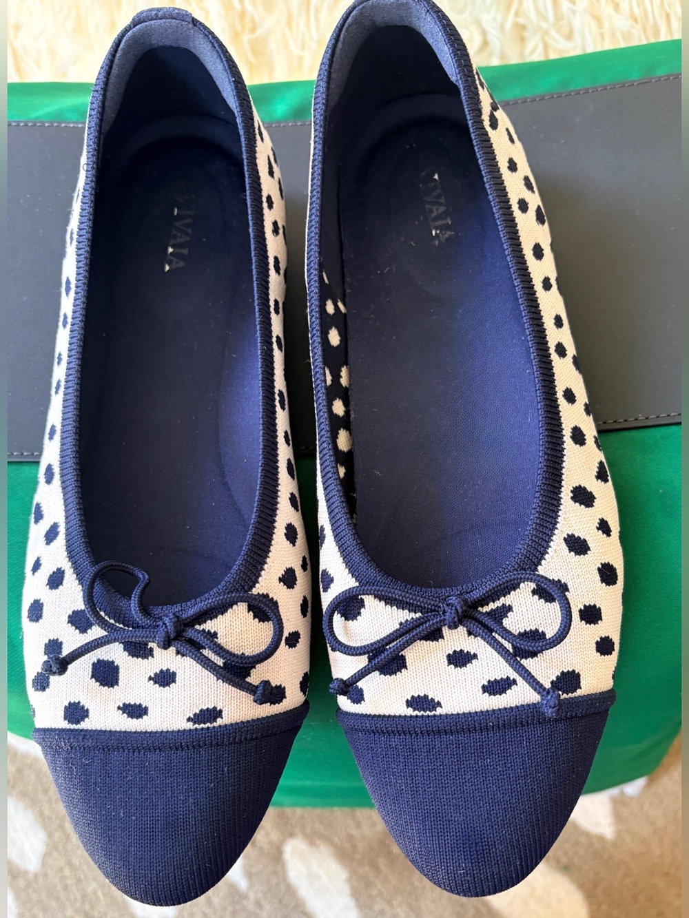 Vivaia Size 38.5 Tiana Almond Toe Bow Flats - NWOT - Blue/White Polka Dots Print - Picture 5 of 6